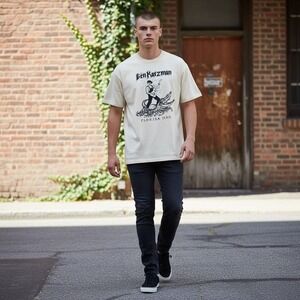 Florida Man T-Shirt M Tan Graphic Alligator Guitar Indie Streetwear Quirky